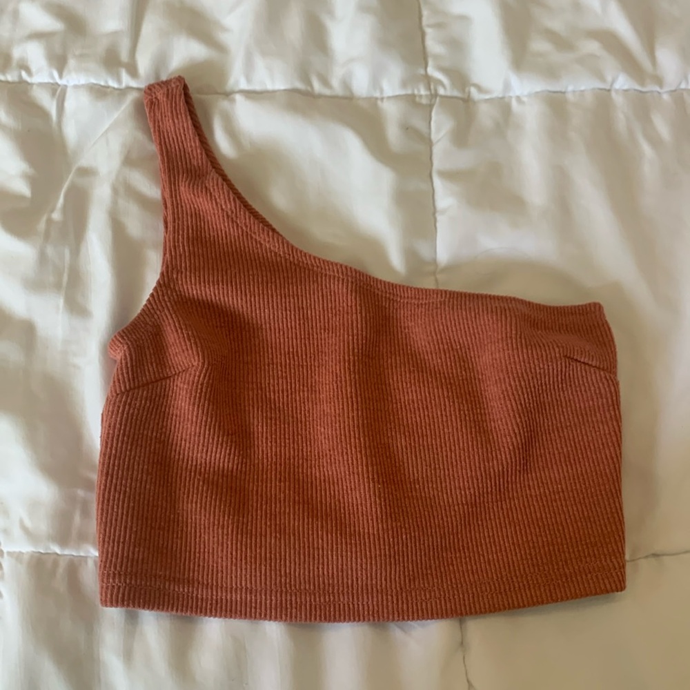 One shoulder crop top